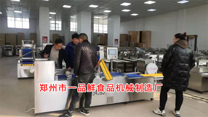 許昌老客戶考察350自動疊片燴面機(圖2) 許昌老客戶考察350自動疊片燴面機(圖2)