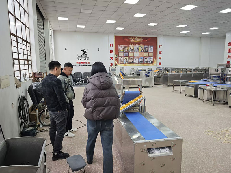 蘭州小伙創業做扯面拉條子批發(圖1) 多功能扯面拉條子機